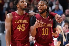 开运体育入口包含克里夫兰骑士迎欧篮联关键赛；加时末段调整名单；气氛紧张；团队化学反应显著的词条