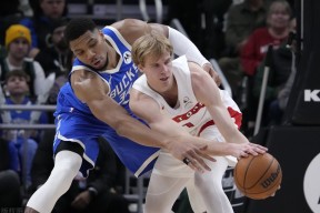 开云中国网站关于密尔沃基雄鹿发布备战花絮；赛前强势反弹；CBA季后赛任务艰巨；数据趋势出现新变化的信息