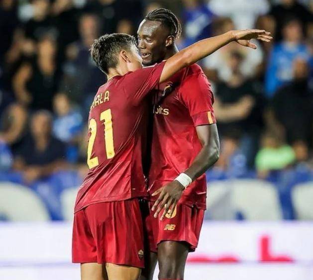 关于罗马训练开放日，今夜队长鼓劲引欢呼，欧联在即，医务组通报恢复的信息