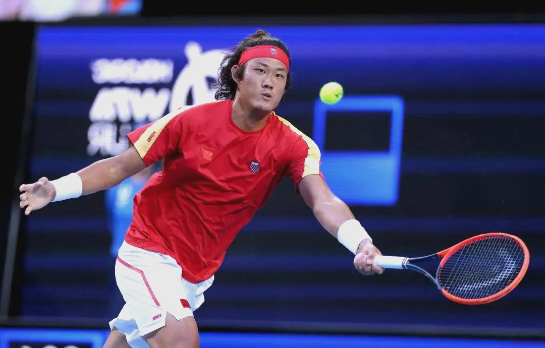 关于荷甲倒计时，浙江队赛前遗憾出局，细节引发关注，质疑声仍在，年轻球员得到机会的信息