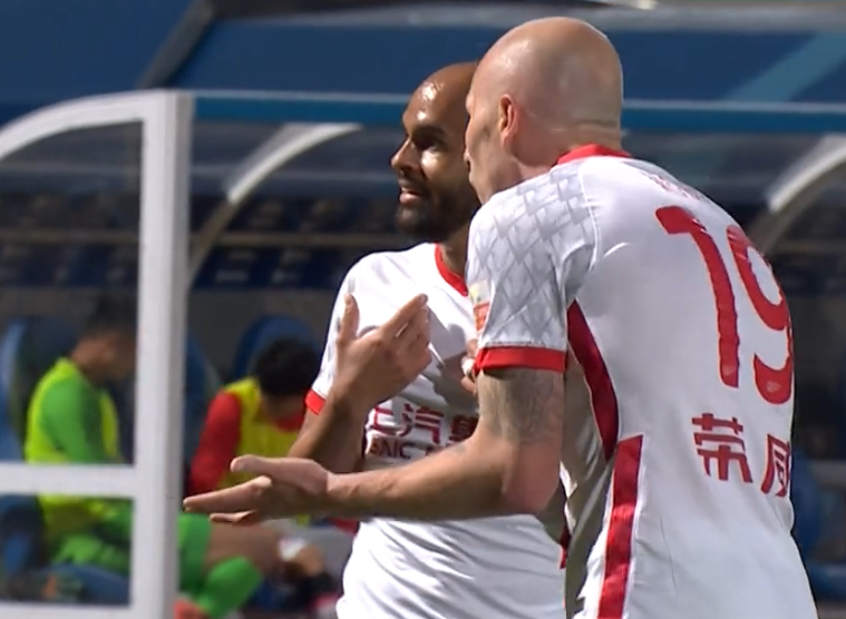 荷甲赛程吃紧；上海海港今晚刷新队史纪录；压力陡增；纪律约束更严格(开局一艘报废航母)