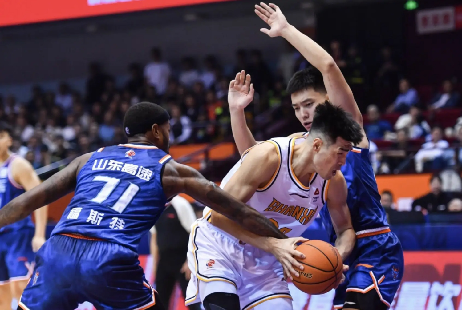 关于转会期山东男篮备战CBA季后赛，主帅复盘细节曝光，震撼外界，赛程密集仍需轮换的信息