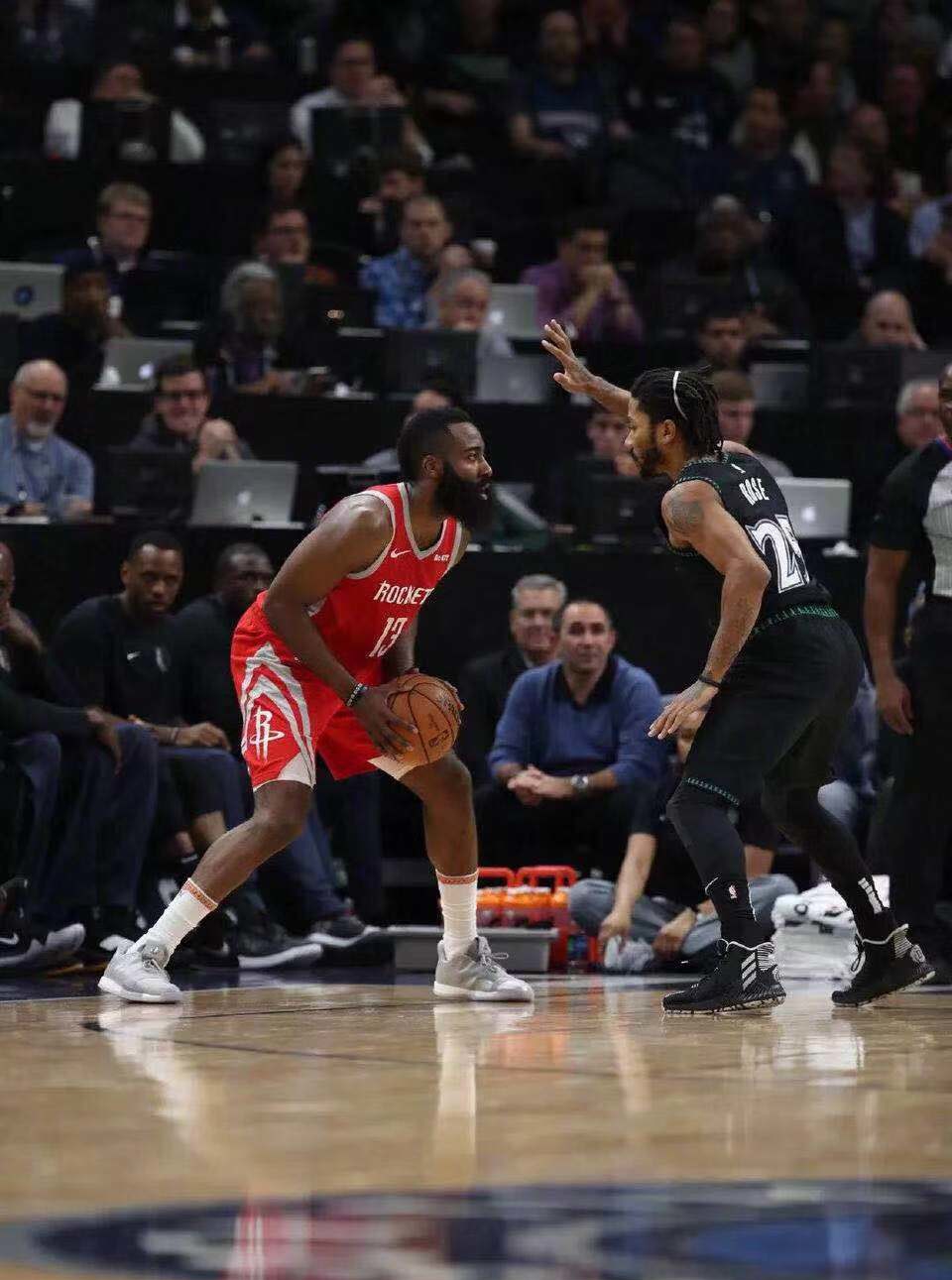 波尔图围绕荷甲主帅复盘冲刺阶段明尼苏达森林狼调整名单，这一次真的风云突变山东男篮今晚手感冰凉的简单介绍